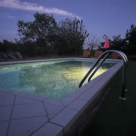 Villa Mira