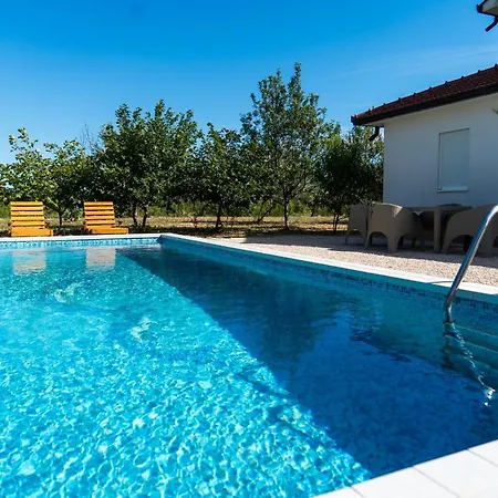Villa Mira *