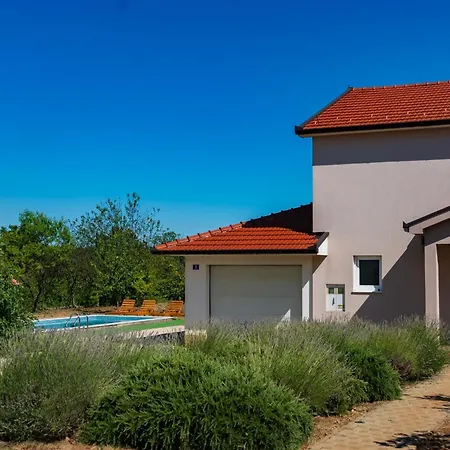 Villa Mira