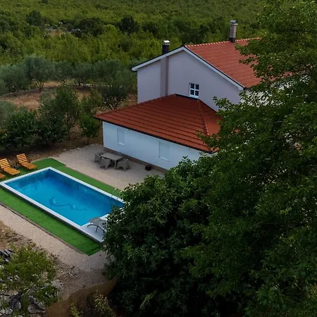 Mira Villa
